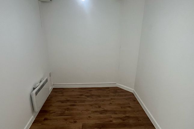Flat 6, 110a, High Street, North Lincs photo 5