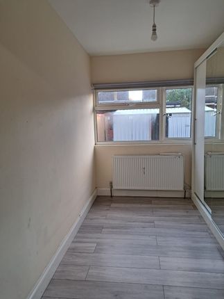 142 Cranborne Waye, Hayes photo 4