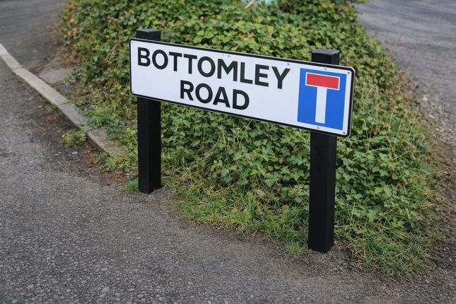 8 Bottomley Road, Todmorden photo 3