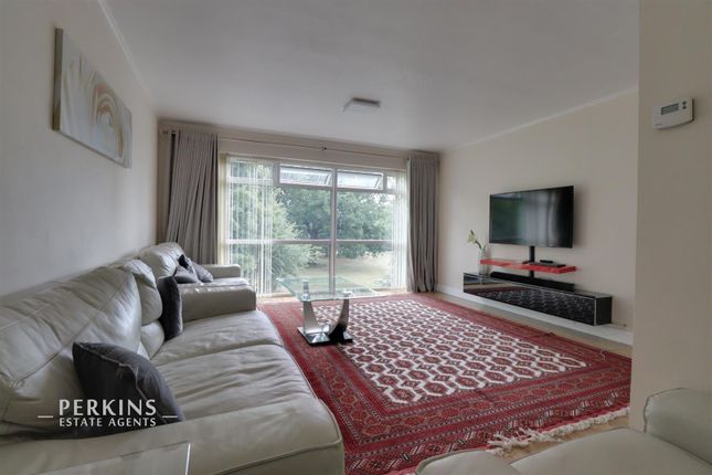 Flat for sale in Andover Close, Greenford