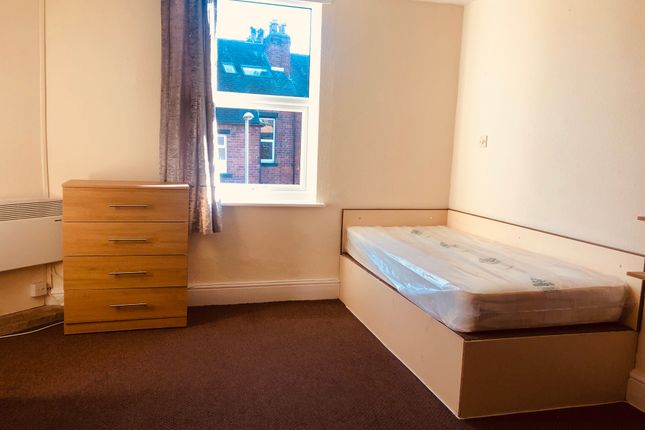 Flat 4, Cardigan Road 65, Leeds photo 3
