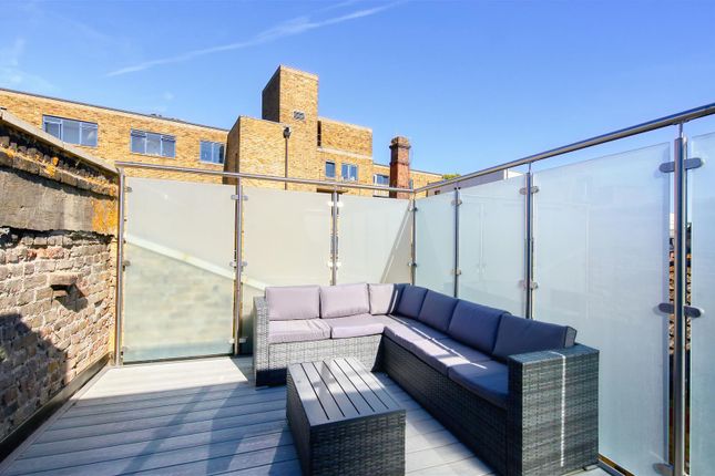 29, Kimber Road, London photo 4