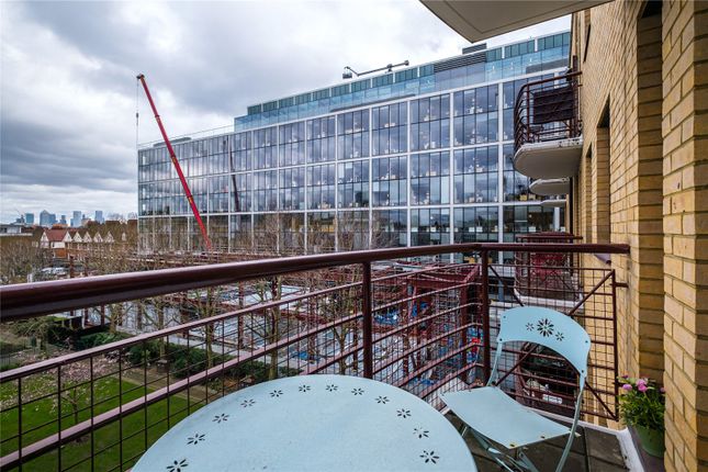 Flat for sale in Spital Square, London