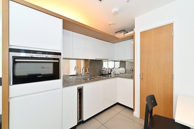 404, Triton Building, London photo 3
