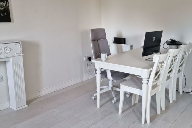 10, Simpson Close, London photo 2