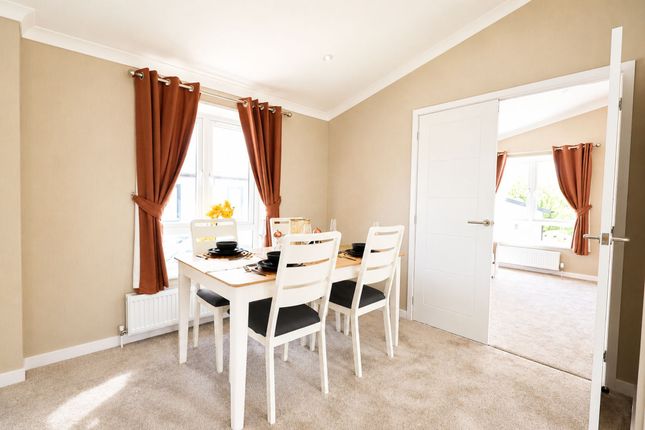 2 Lakeside, Newquay photo 4