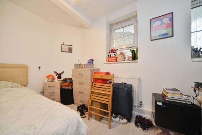 Flat 1, Goodall House,, St. Norbert Road, London photo 3