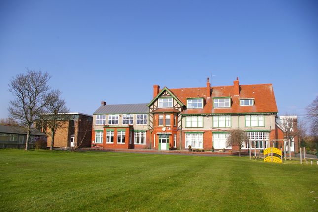 Leisure/hospitality to let in Bertram Drive, Wirral