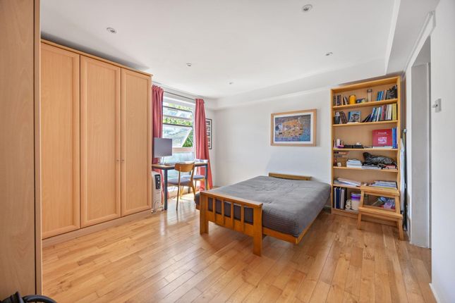 24-25 Kensington Gardens Square, Bayswater, W2 photo 2