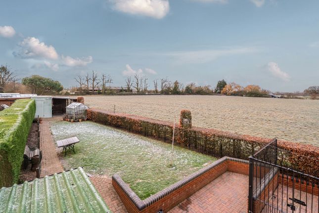 31, Goddards Close, Hook photo 3