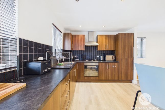 3 Baden Court Brownhill Road, Blackburn photo 3