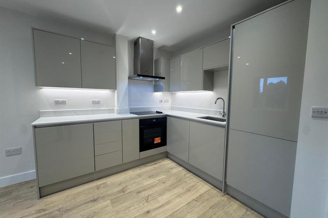 Flat 2, 8 Token Yard, Putney photo 2