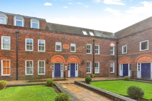 Thumbnail Flat for sale in Oxford Road, Aylesbury