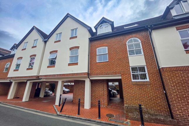 1-bed flat on Kingsmead Court, Redcotts Lane, Wimborne, £895/mo