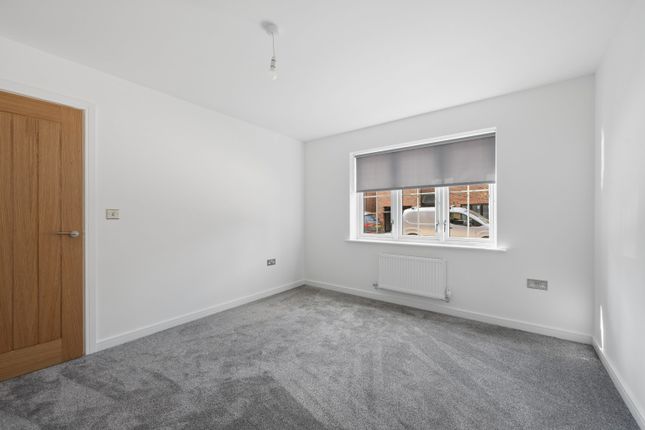 7 Cardinal Crescent, Croft, Cheshire photo 4