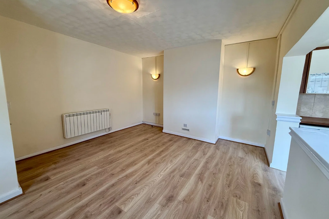 37A/37B, High Oak, Brierley Hill photo 4