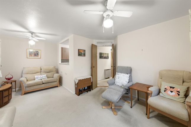 19, Woodlea Court, Uxbridge photo 2