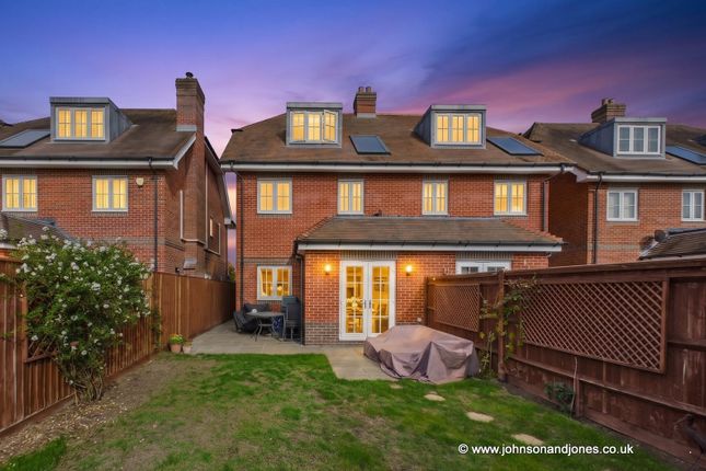 Bridge Road, Chertsey photo 2