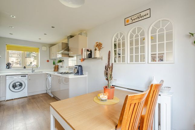 7 Roseblade Walk, Tetbury photo 4