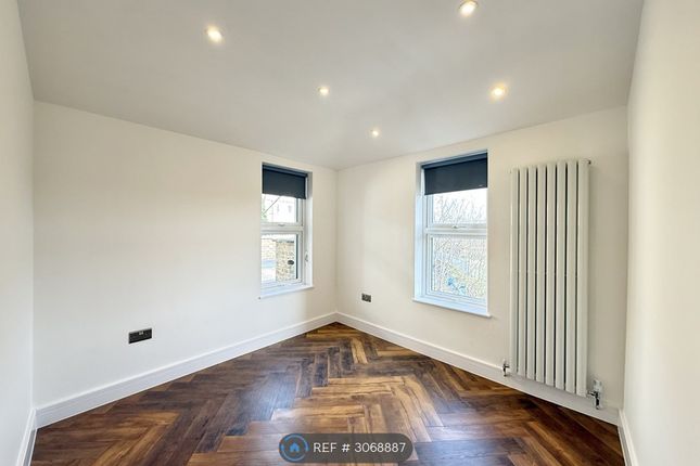Flat D A Rushey Green, London photo 5