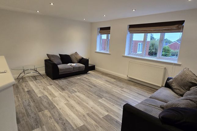 6, Cumberland Avenue, Swinton photo 2