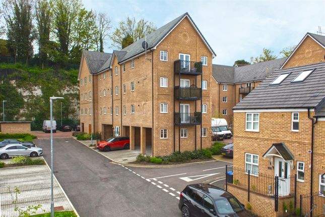 Flat for sale in Arnold Close, Hertford