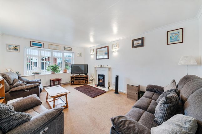 8, Milton Close, Northwich photo 3