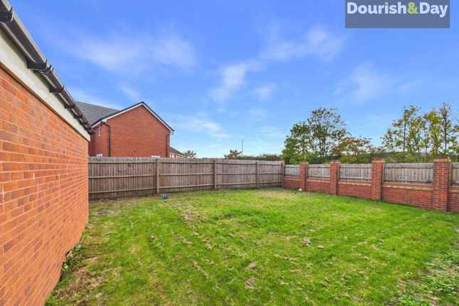 8 Cowslip Gardens, Stafford photo 4