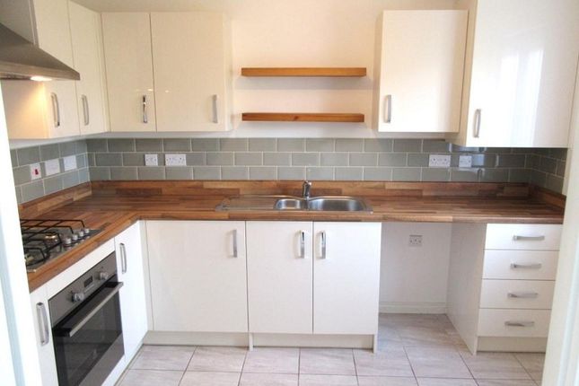 Thumbnail Semi-detached house to rent in Stryd Bennett, Llanelli, Carmarthenshire.