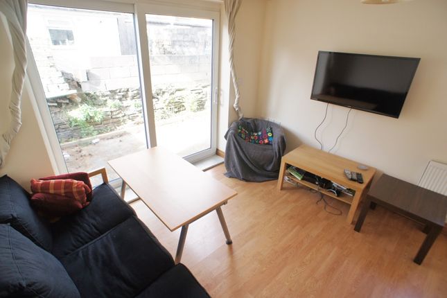 25, Coburn Street(*), Cardiff photo 3