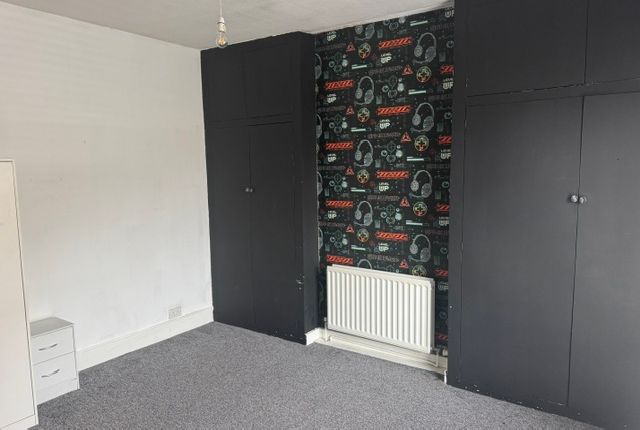 8, Crossley Street, Oldham photo 5