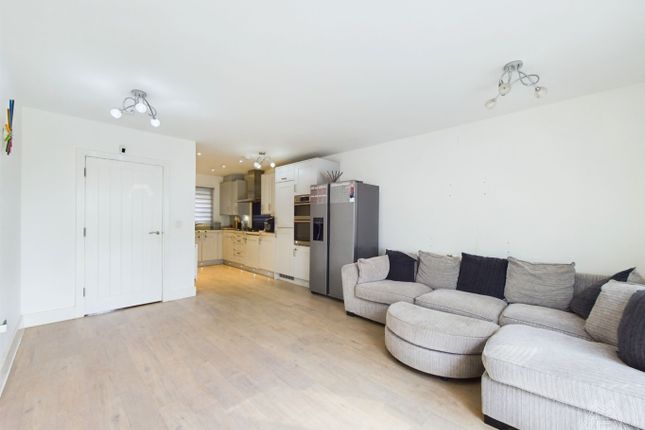 8, Windstar Drive, South Ockendon photo 4