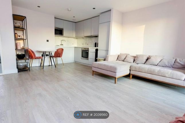 Flat to rent in Maple Quays, London