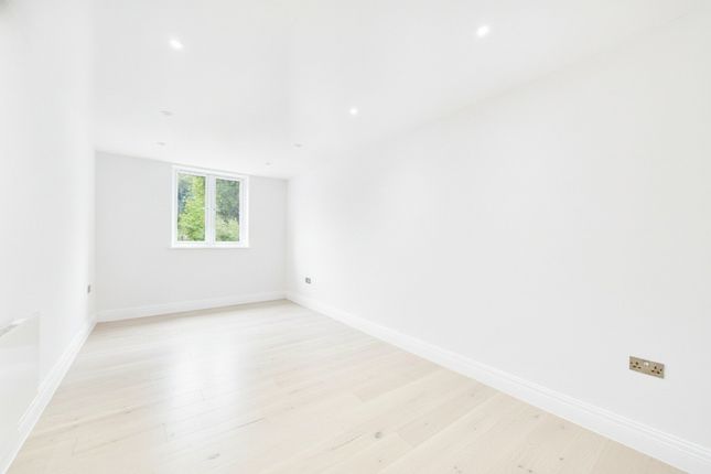Berkshire Villa,, Courtlands, Maidenhead photo 2
