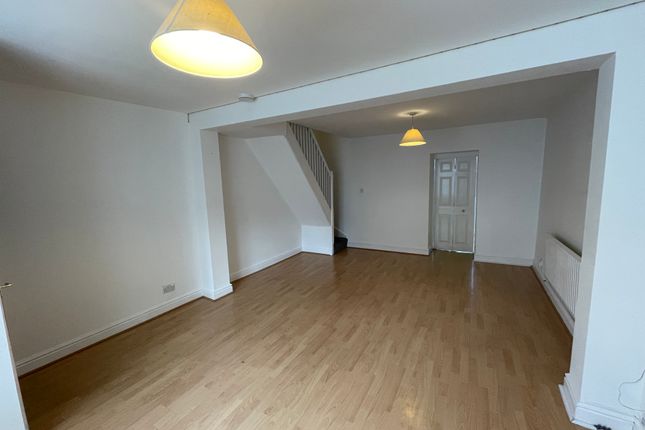 90 Clase Rd, Swansea photo 3