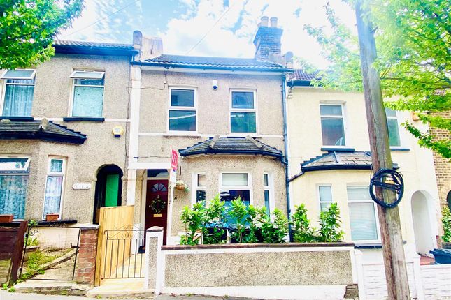 Terraced house to rent in Holmesdale Road, London