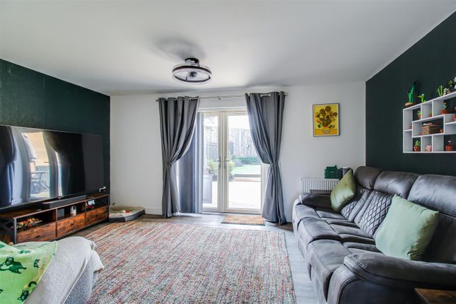 16, Fallbrook Road, Castleford photo 4