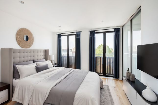 Flat for sale in Faraday Road, London