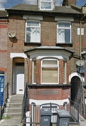 Flat to rent in Buxton Road, Luton