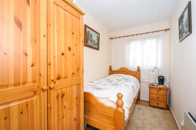 Flat for sale in Medesenge Way, Palmers Green, London