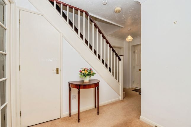12, Cangle Lane, Worcester photo 2