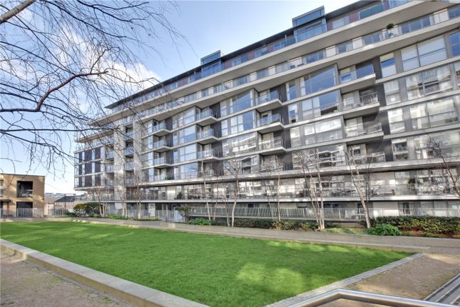 Flat to rent in Granite Apartments, 30 River Gardens Walk, Greenwich, London