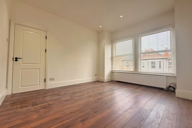 19A , Vaughan Road, West Harrow photo 4