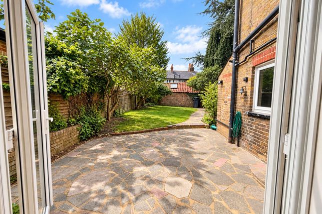 82 Woodfield Lane, Ashtead photo 3