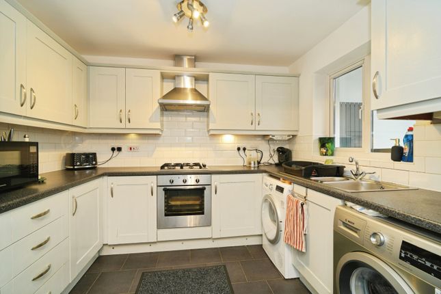29, Station Close, Manchester photo 2