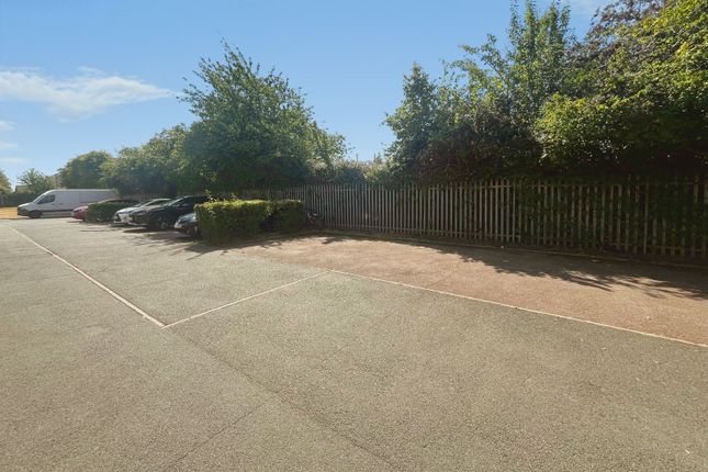 57, Lovegrove Drive, Slough photo 3