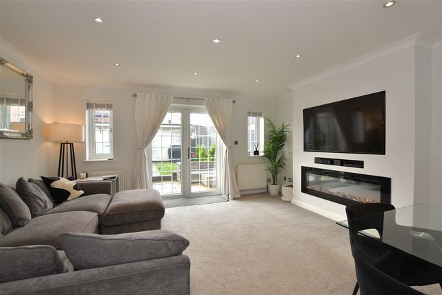 Scott Drive, Wickford photo 4