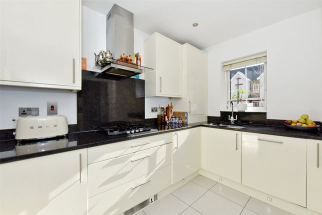 47, Kingfisher Drive, Berkshire photo 2