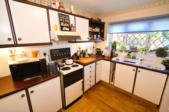 43 Albert Road, Bagshot photo 4