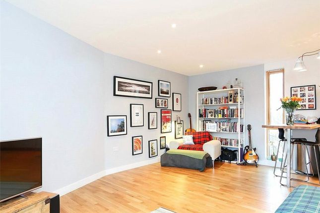12, St. Peters Court, London photo 4